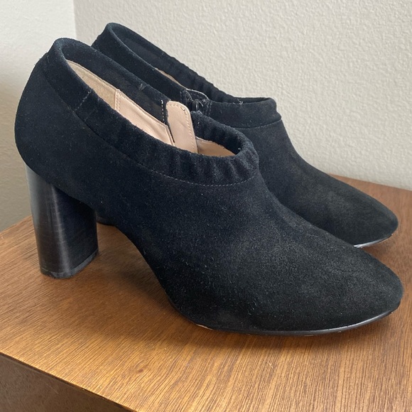 Clarks Narrative Black Suede Bootie Heel, Women’s size 8 - Picture 1 of 16